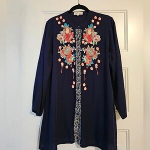 Solitaire Embroidered Women's Tunic Top sz medium